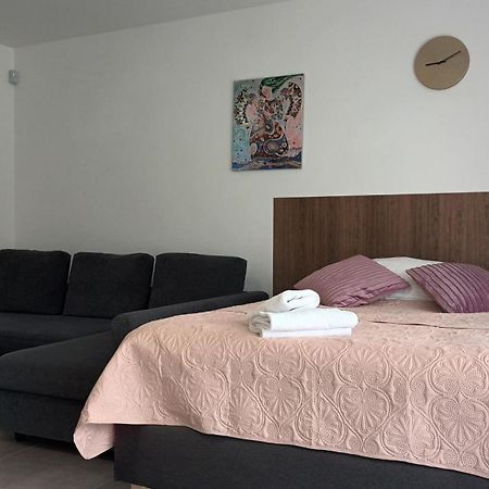 Milo Mare Apartaments Миелно Екстериор снимка