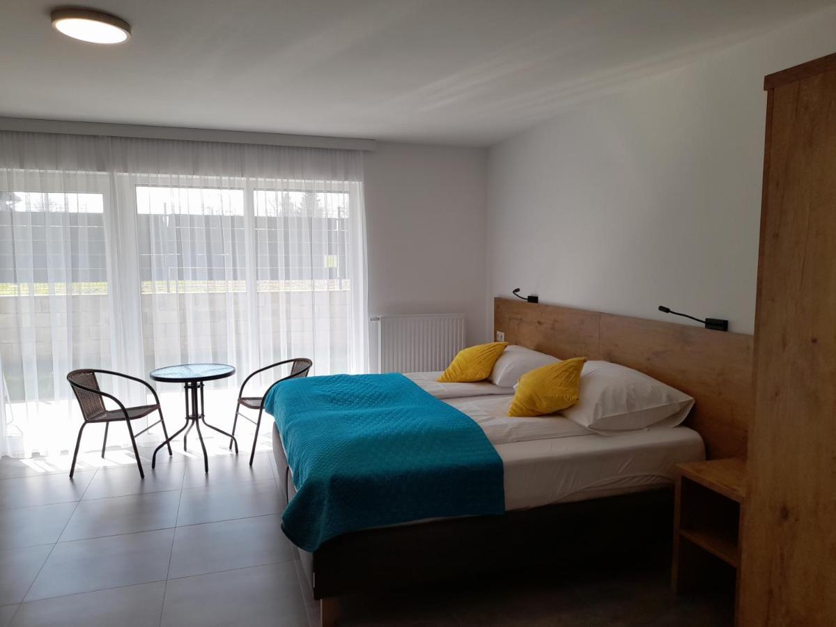 Milo Mare Apartaments Миелно Екстериор снимка