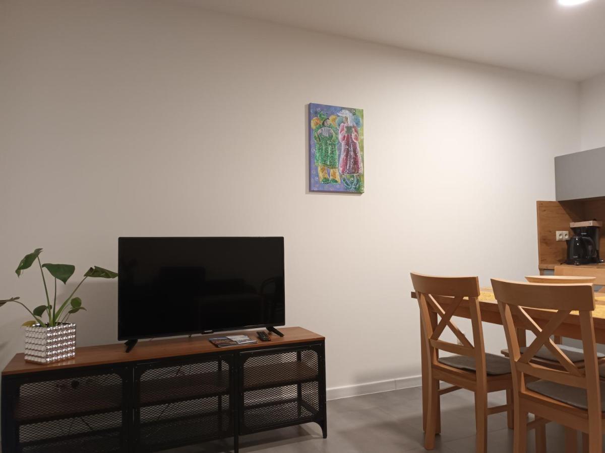 Milo Mare Apartaments Миелно Екстериор снимка