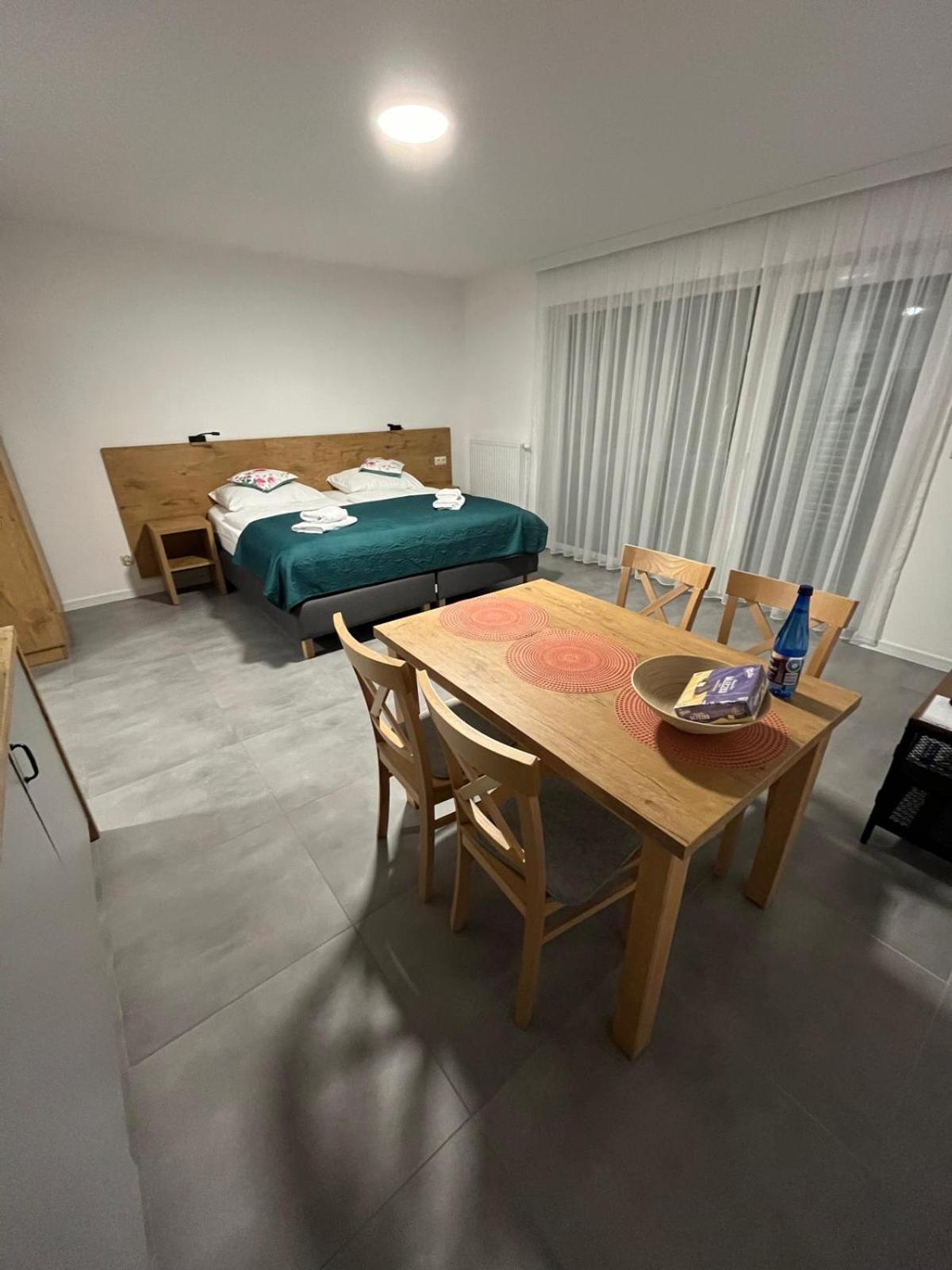 Milo Mare Apartaments Миелно Екстериор снимка